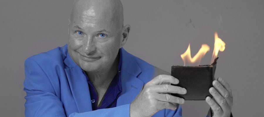 Roaming Close Up Magic & Hypnosis Show by Alistair Magician