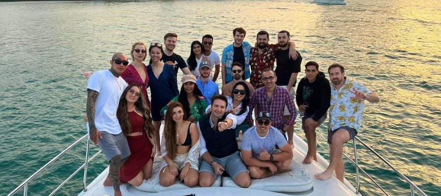 Luxury Yacht Rentals Dubai Marina | MNH Yachts by MNH Yachts & Boats Charter LLC